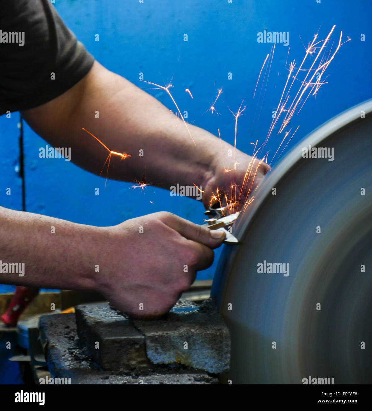 Grinding scissors hires stock photography and images Alamy