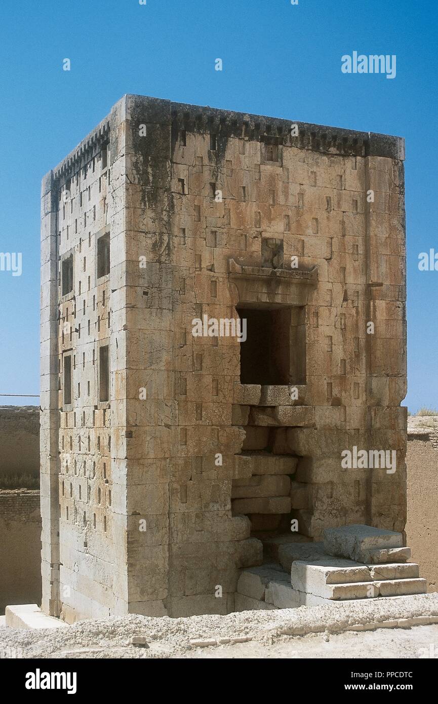 Cube of Zoroaster. 5th century BC Achaemenid-era tower. Naqsh-e Rustam. Zoroastrian religion. Iran. Stock Photo