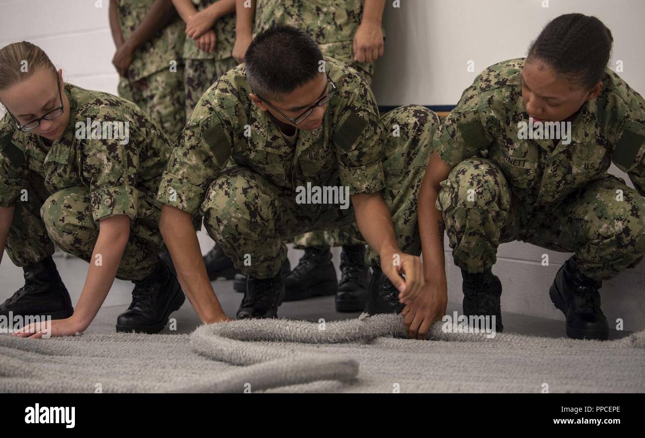 GREAT LAKES, Ill. (Aug. 27, 2018) Recruits perform line-handling ...