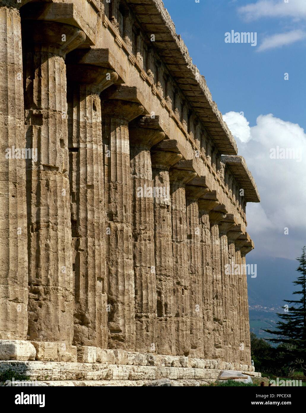 Italy. Paestum. Doric temple of Hera from about 450 BC, formerly incorrectly attributed as the Temple of Neptune (Poseidon). South of Naples. Unesco World Heritage. Stock Photo