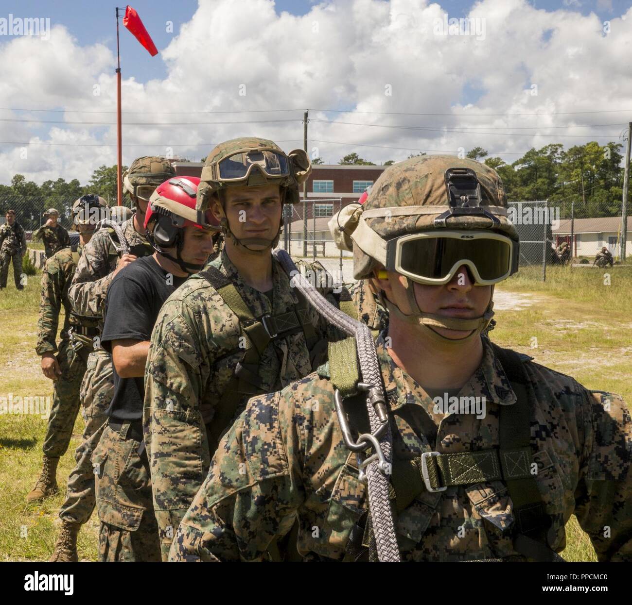 Special patrol insertion and extraction rigging training hi-res stock ...