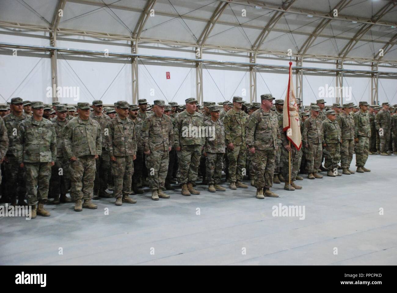 U.S. Army National Guard Soldiers of the 935th Aviation Support ...