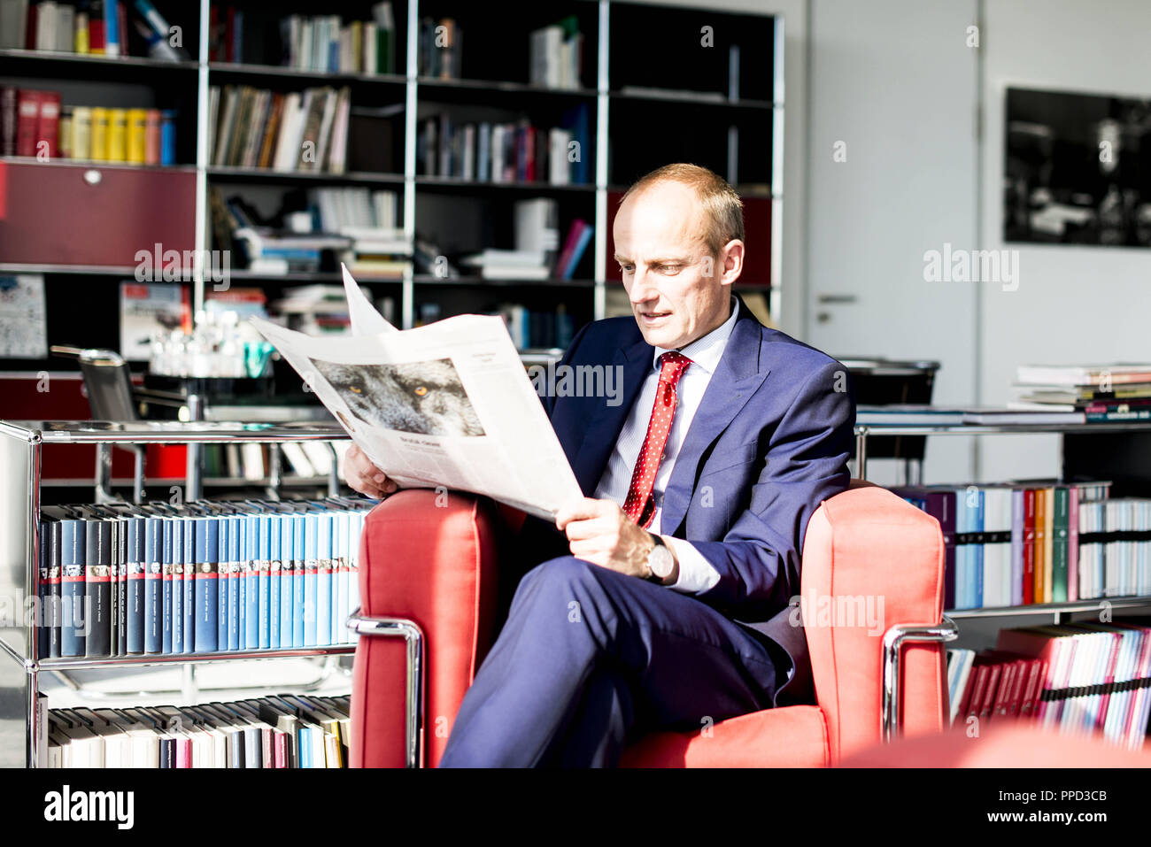 Wolfgang Krach, editor in chief of Sueddeutsche Zeitung, in his office in the publishing house in Munich. Stock Photo