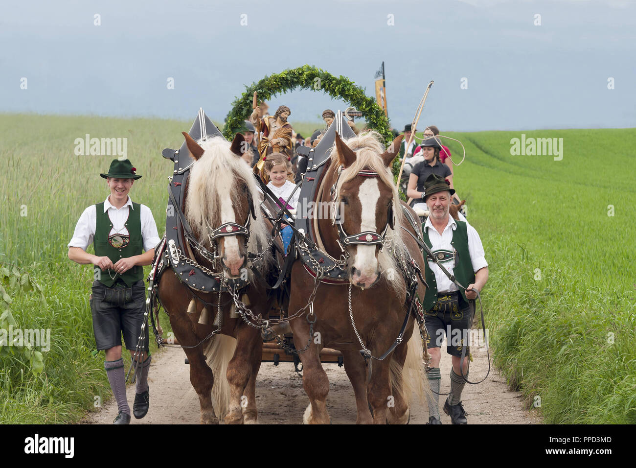 The traditional 'Leonhardiritt' in Holzhausen - Teisendorf, Oberbayern, Germany. During the parade which was first mentioned in 1612,  the beautifully dressed horses are being blessed. Stock Photo