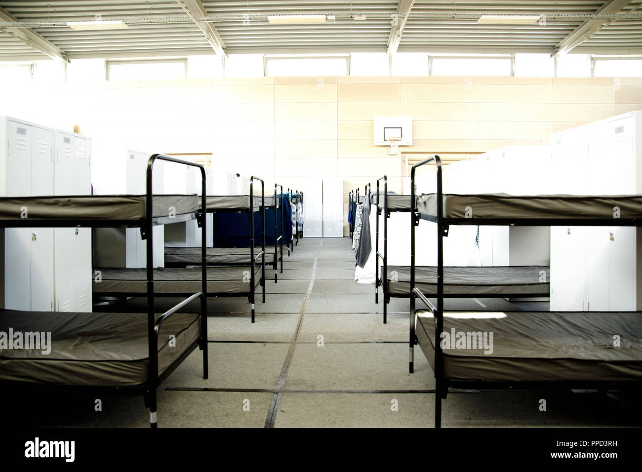 Emergency shelter hires stock photography and images Alamy