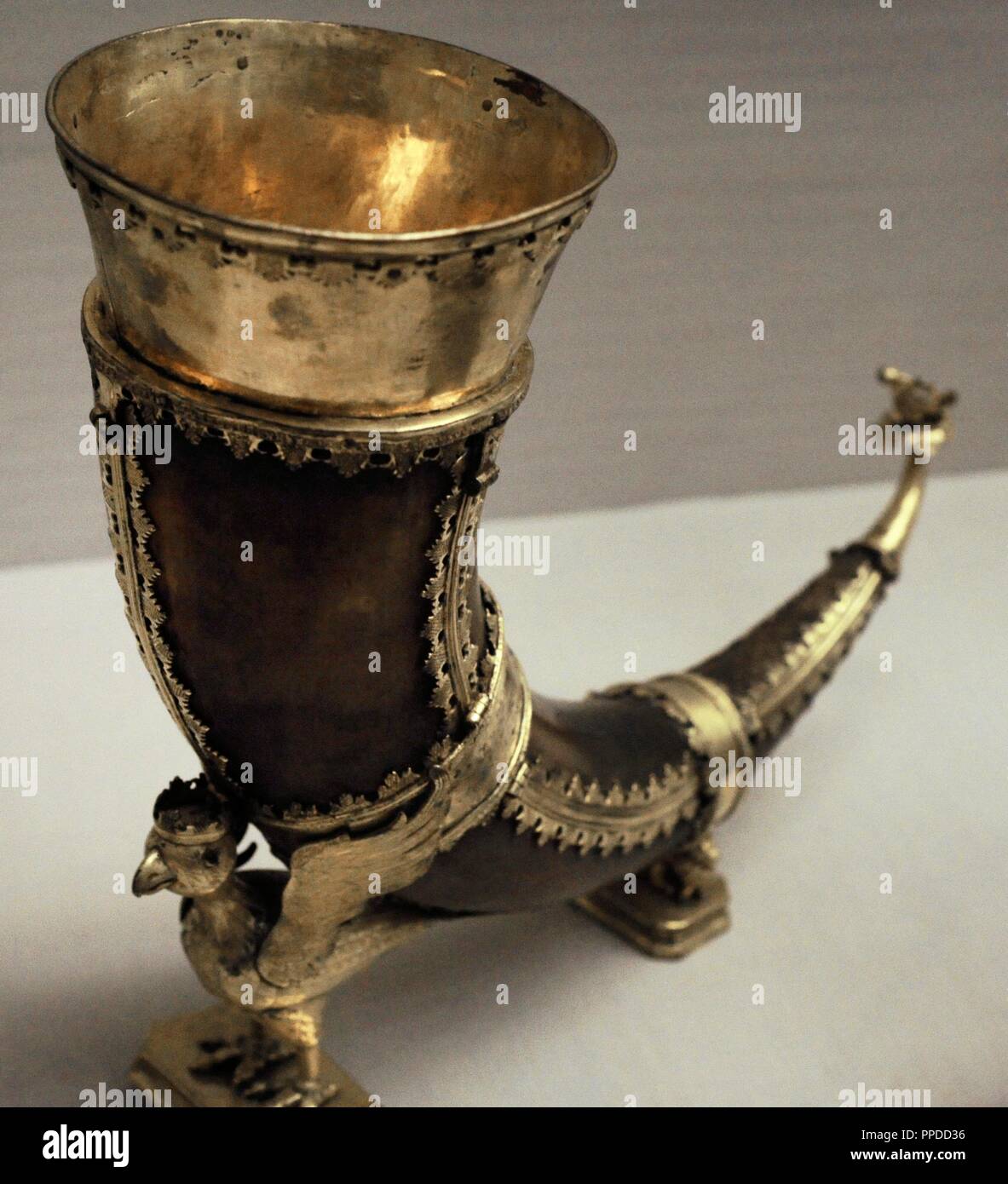 Drinking horn. Germany. 15th century. Buffalo horn, copper, gold and