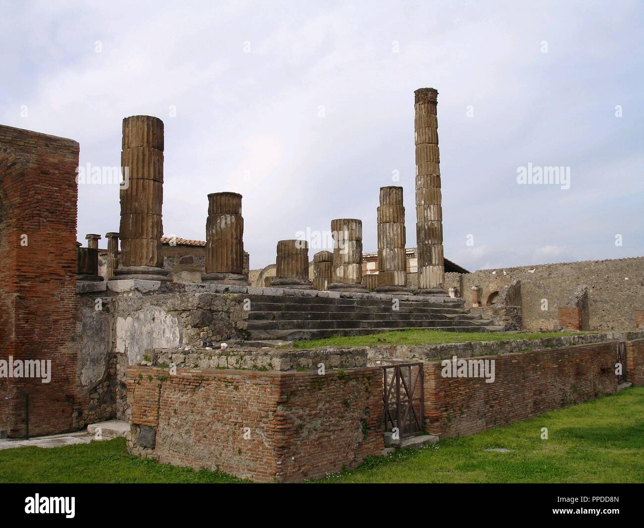 TEMPLO DE JUPITER CONSTRUIDO EN EL AÑO 180 AC. Location TEMPLO DE