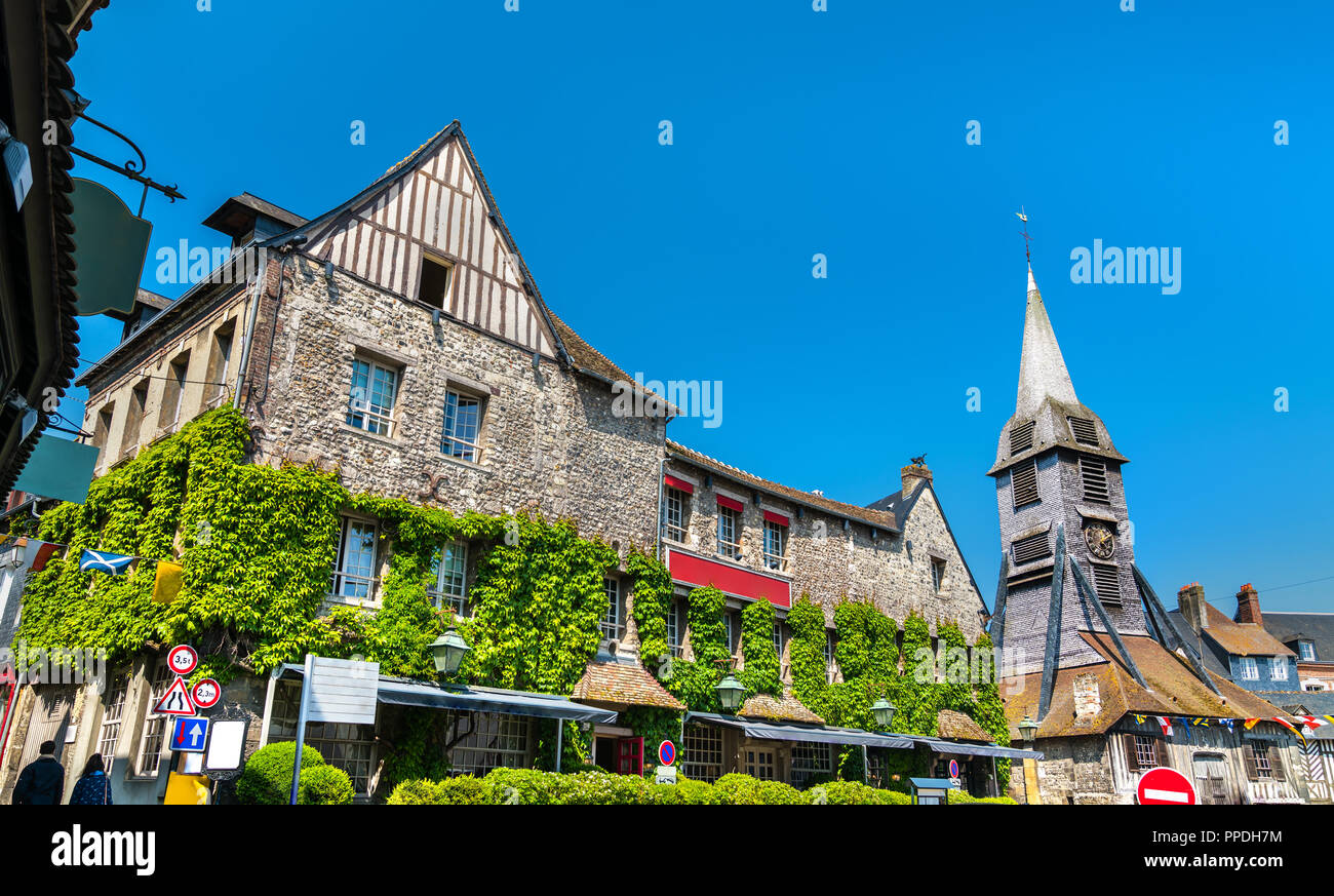 Traditional houses in Honfleur. Normandy, France Stock Photo Alamy