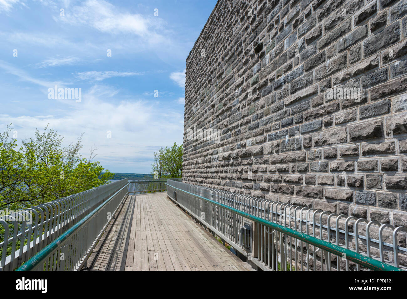 Boardwalk on the Promenade des Gouverneurs, along the fortified walls of the Citadelle of Quebec, overlooking the Saint Lawrence River. Quebec City Stock Photo