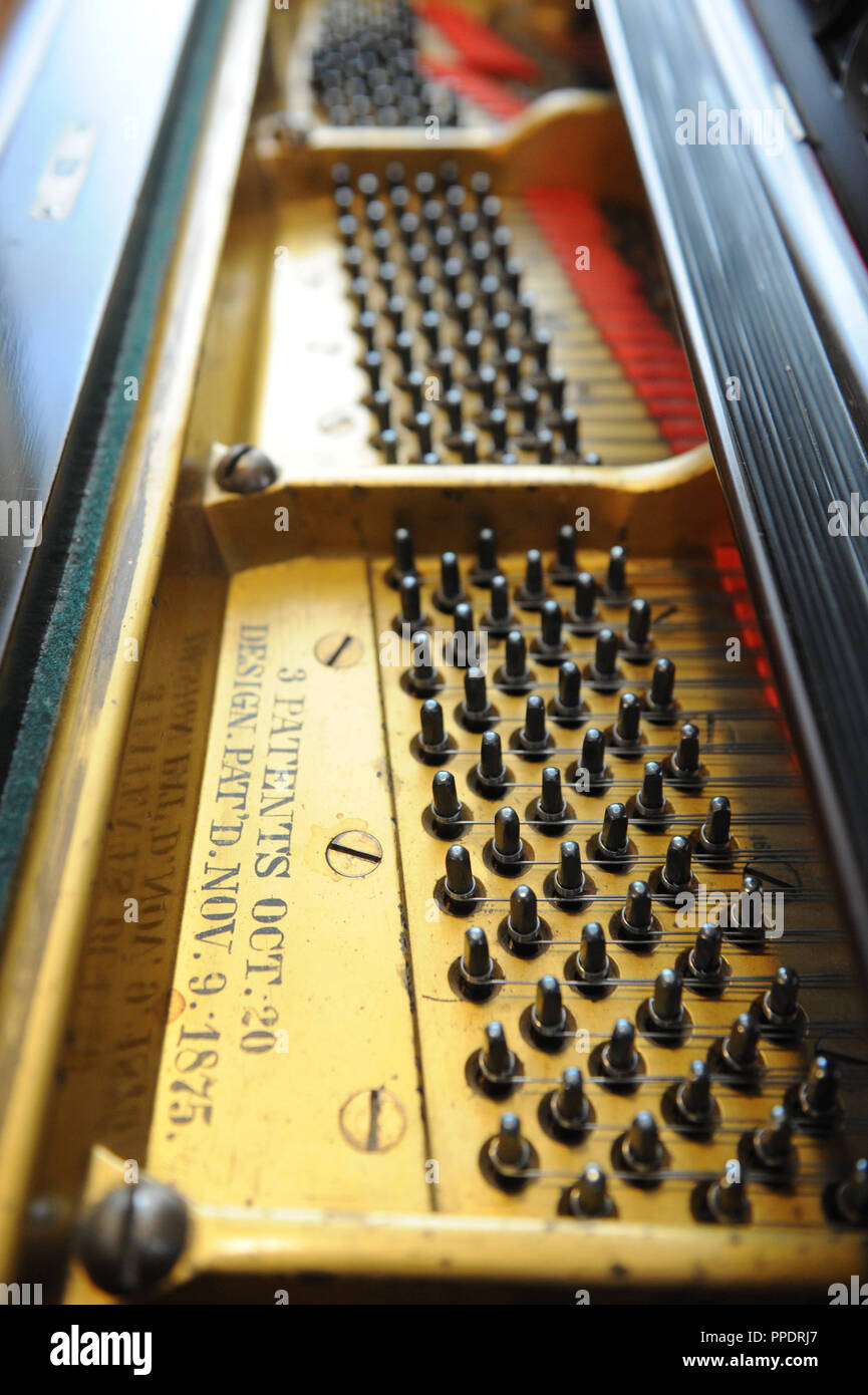 Steinway pianos hi-res stock photography and images - Alamy