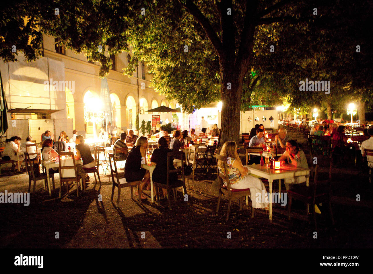 Guests sitting on the terrace of Cafe Tambosi in the Hofgarten. Stock Photo