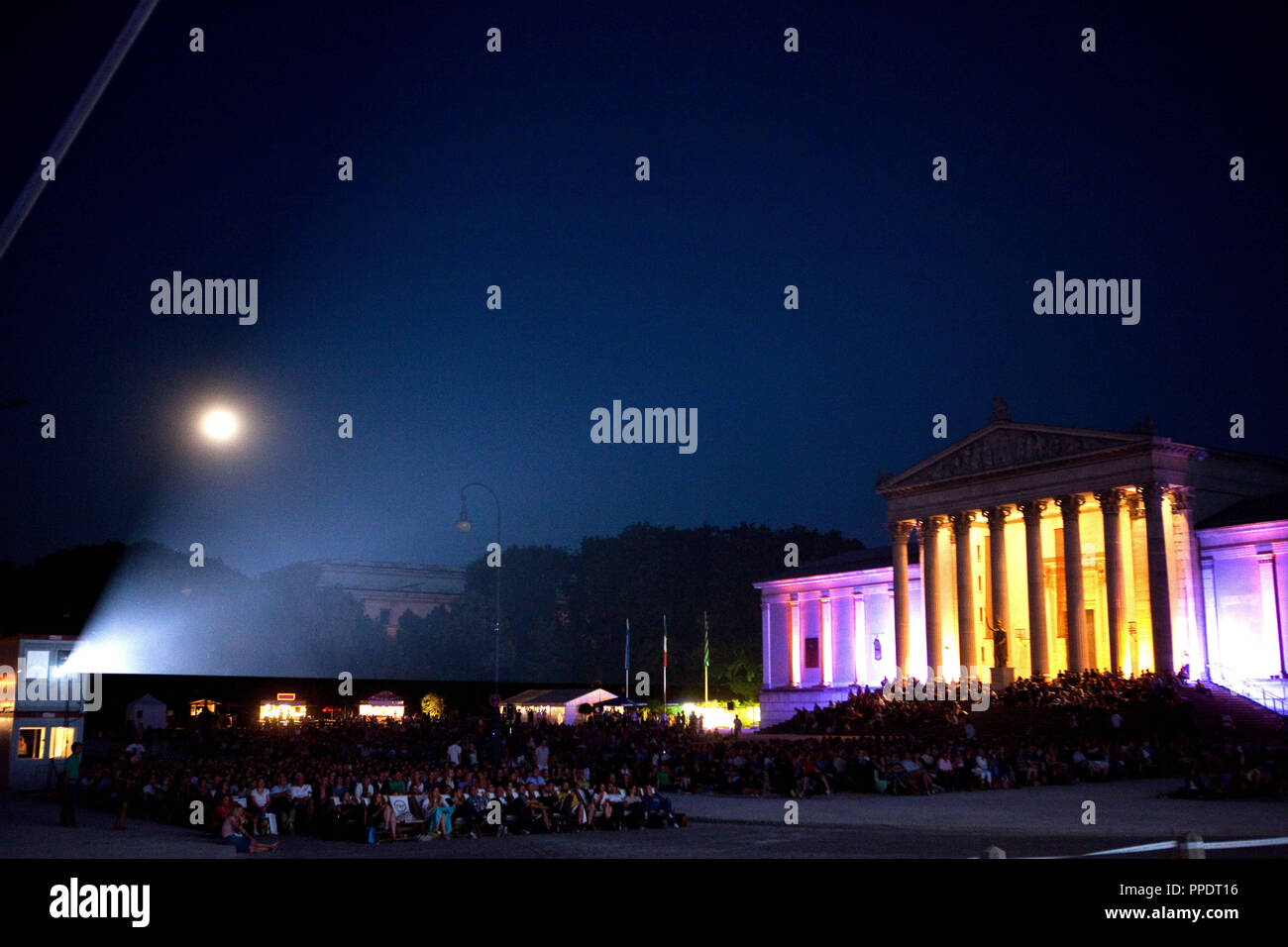 Open air kino hires stock photography and images Alamy
