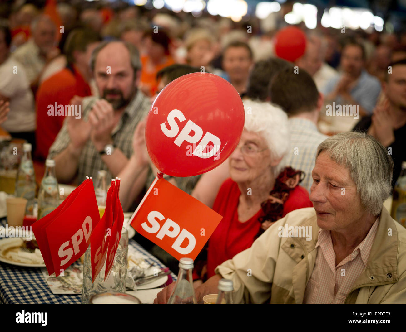 SPD supporters at a campaign event of Christian Ude, SPD candidate to run for the office of Minister President of Bavaria, at the folk festival in Fuerstenfeldbruck. Stock Photo