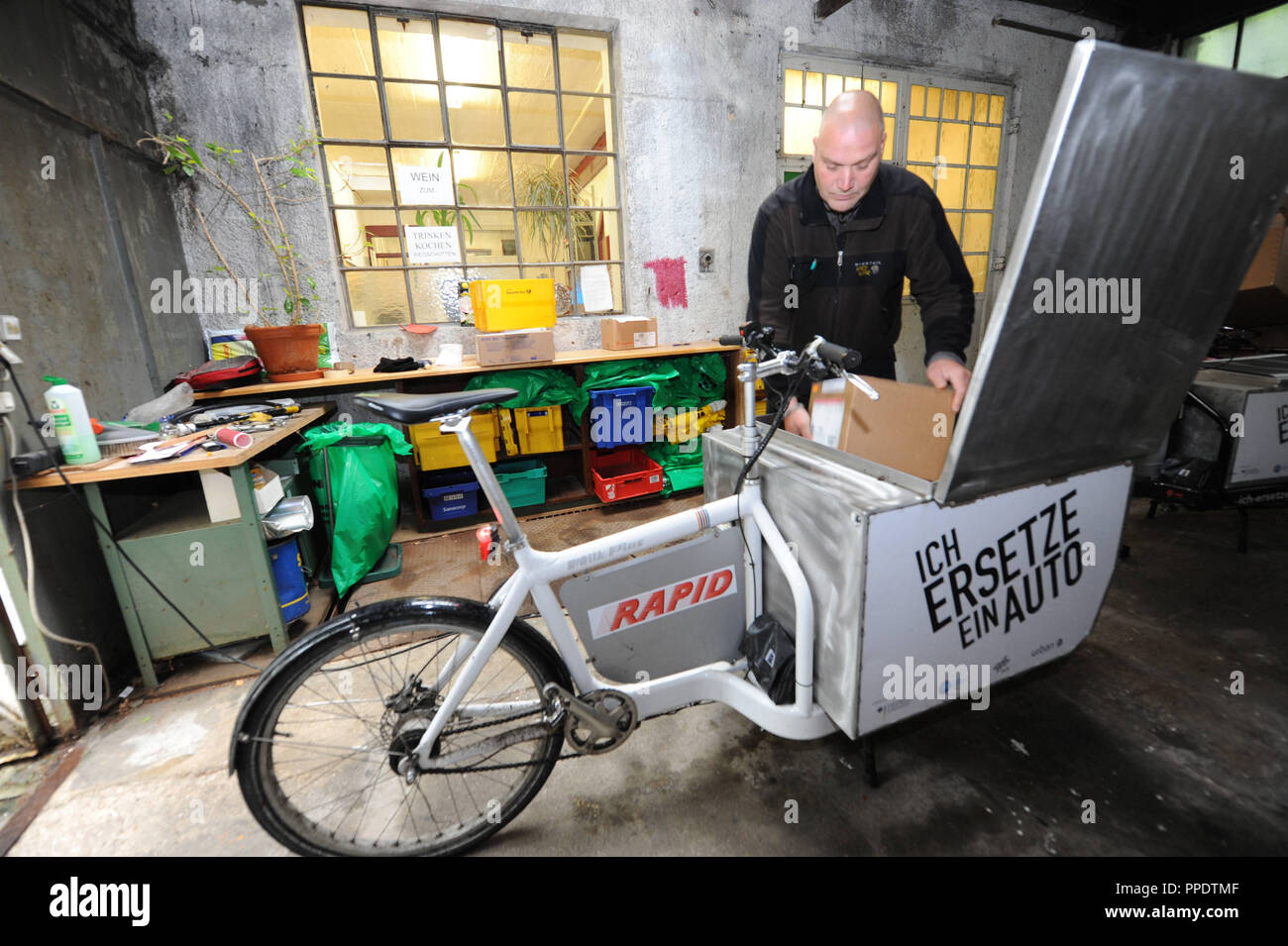 An electric cargo bike of the type "Bullitt" in the premises of the courier company "Rapid" in the Volkartstrasse in Neuhausen. Stock Photo