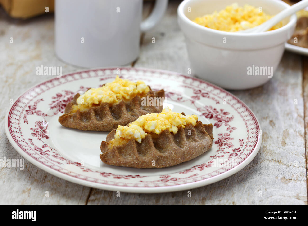 karjalanpiirakka ja munavoi, karelian pie and egg butter, finnish food, finland breakfast Stock Photo