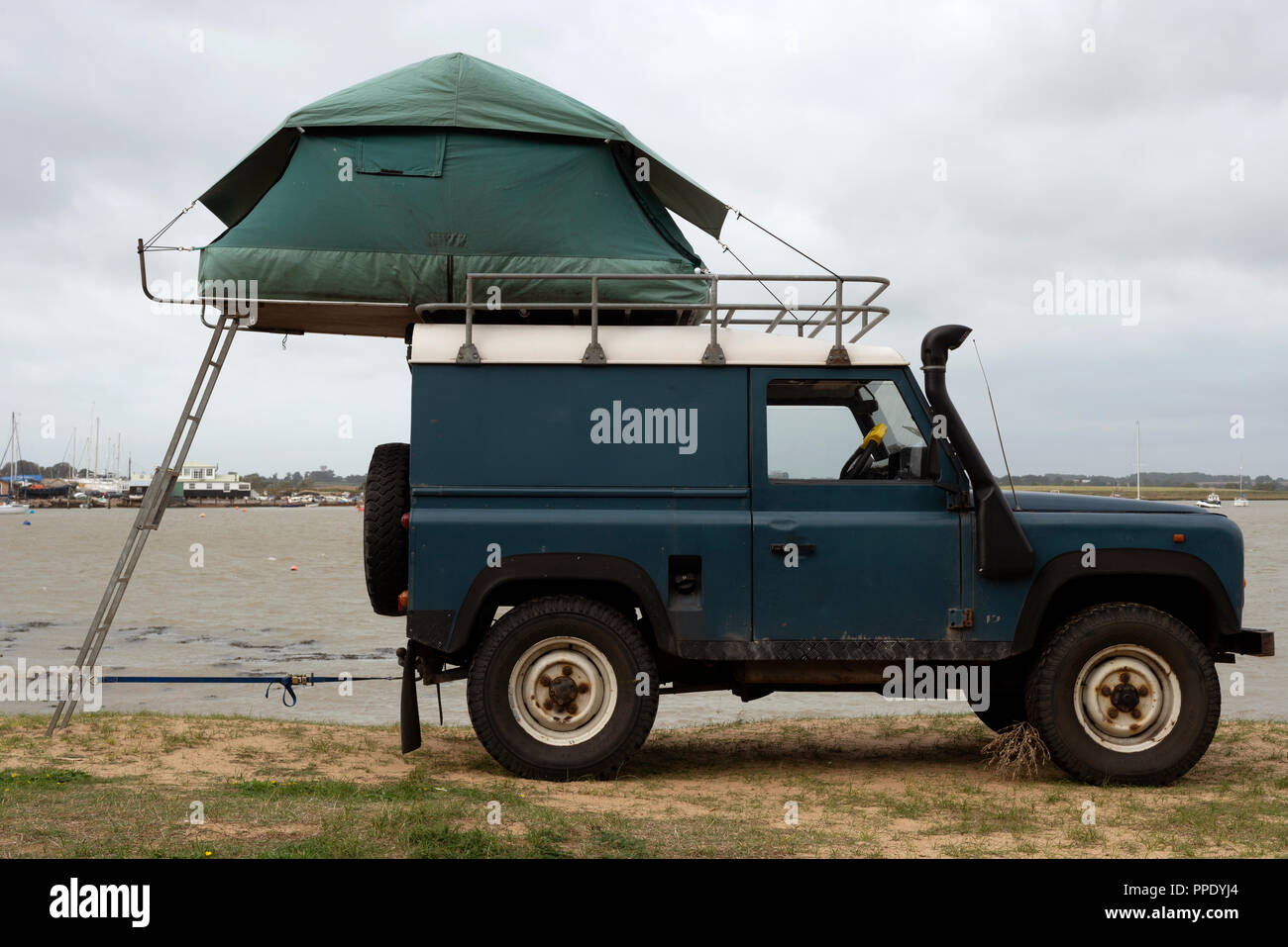 Land rover with tent on roof rack hi-res stock photography and images -  Alamy
