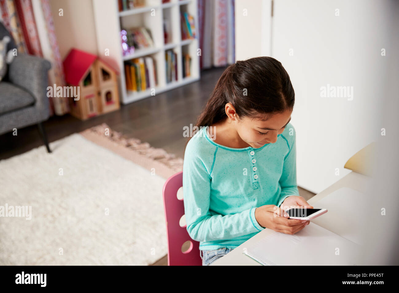 Teen boy distracting from online lesson and playing video games, scrolling  phone. Learning difficulties, online education, entertainment at home Stock  Photo - Alamy