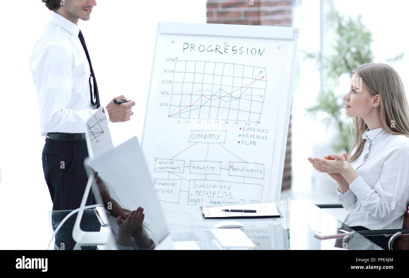 Managers work financial charts hi-res stock photography and images - Alamy