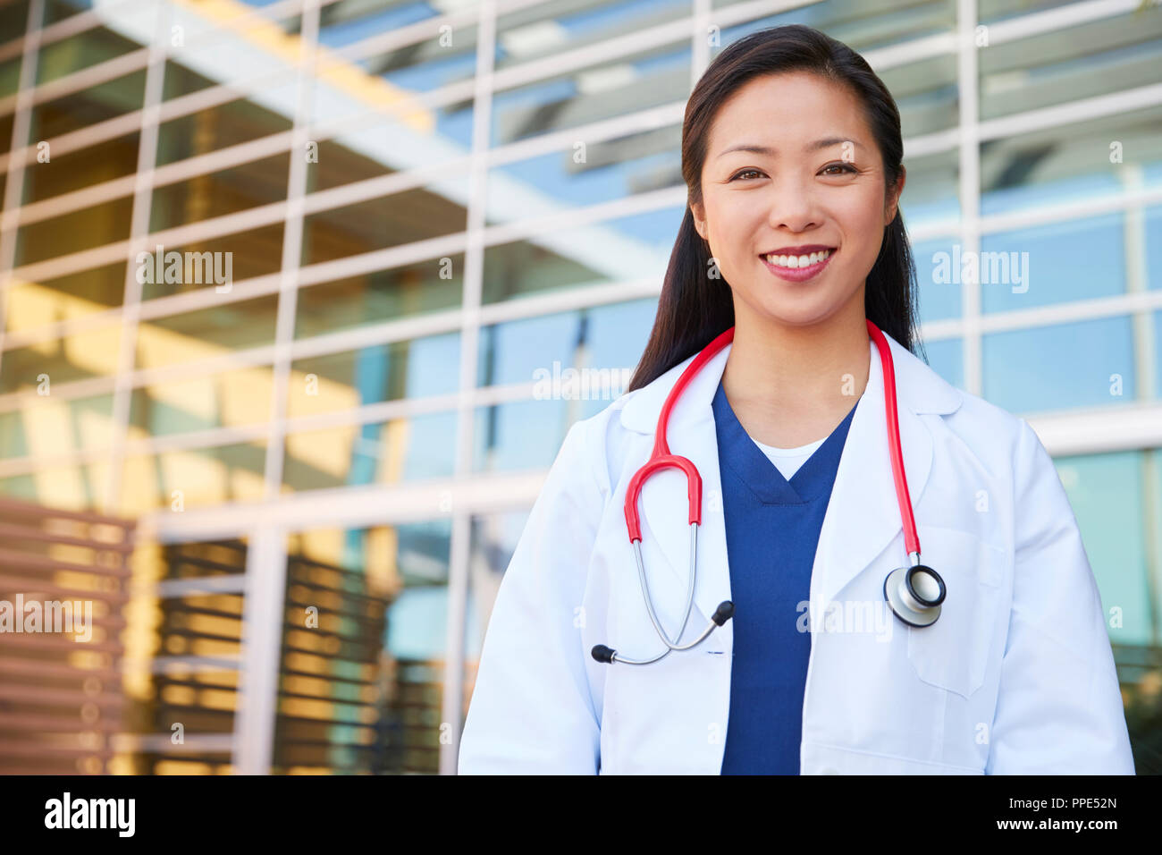 Asian female lab worker hi-res stock photography and images - Alamy
