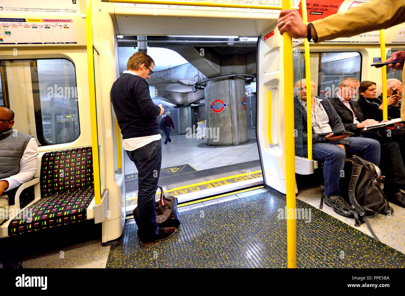 Underground train doors open hires stock photography and images Alamy