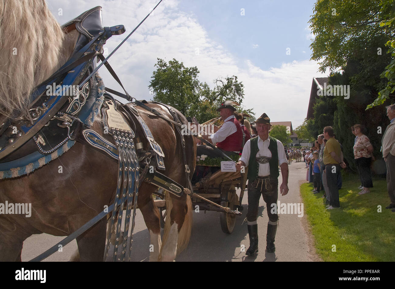 Riders on traditionally adorned horses at the Leonhardiritt (St. Leonard's Ride) in Holzhausen - Teisendorf, Upper Bavaria. The procession where the beautifully decorated horses are blessed was first mentioned in 1612. Stock Photo