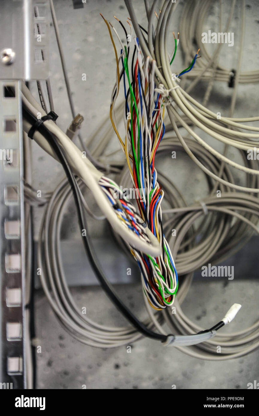 Cell tower cables hires stock photography and images Alamy