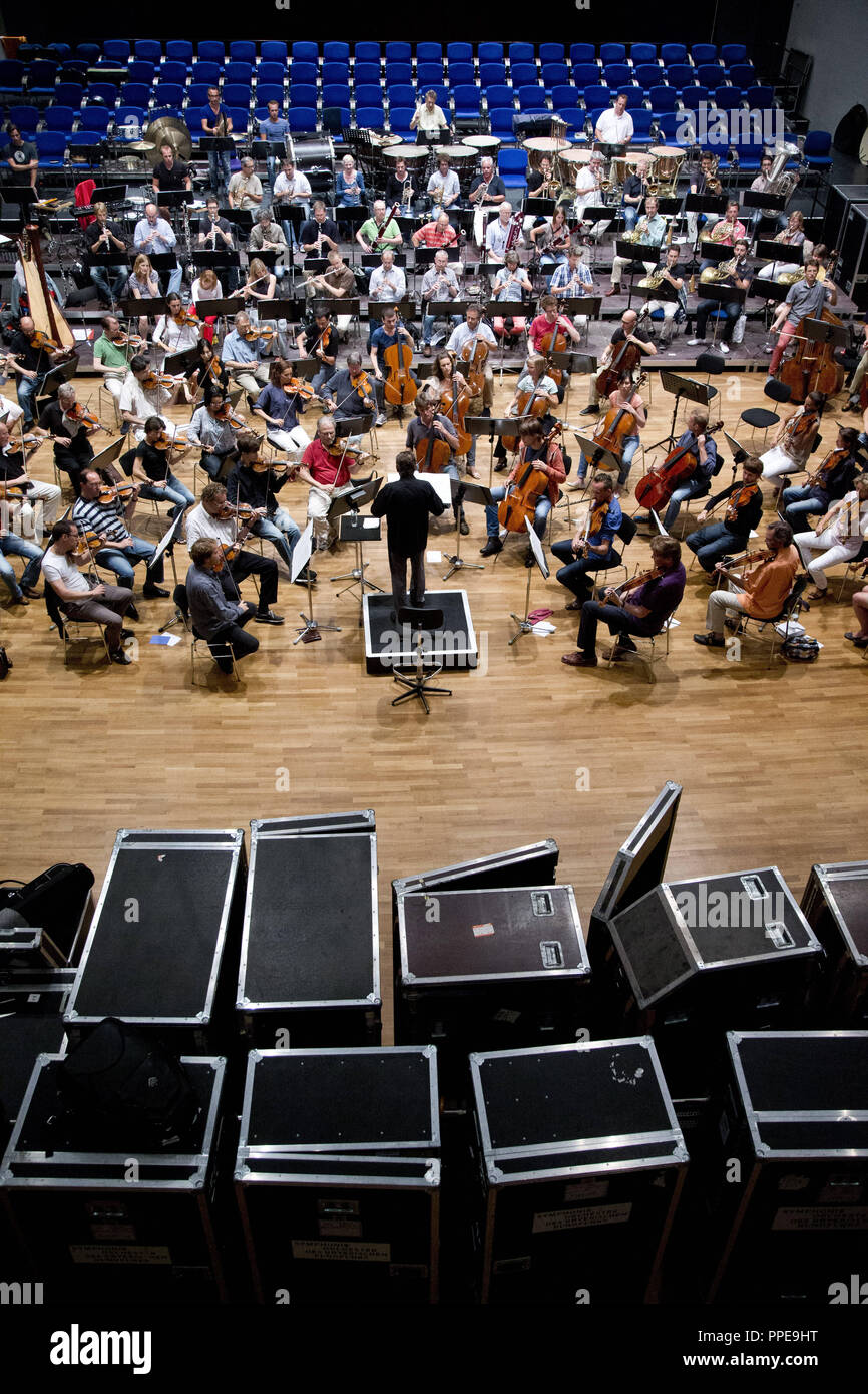 Musicians of the Bavarian Radio Symphony Orchestra rehearse in the Orlando  Hall of the Germering Town Hall Stock Photo - Alamy