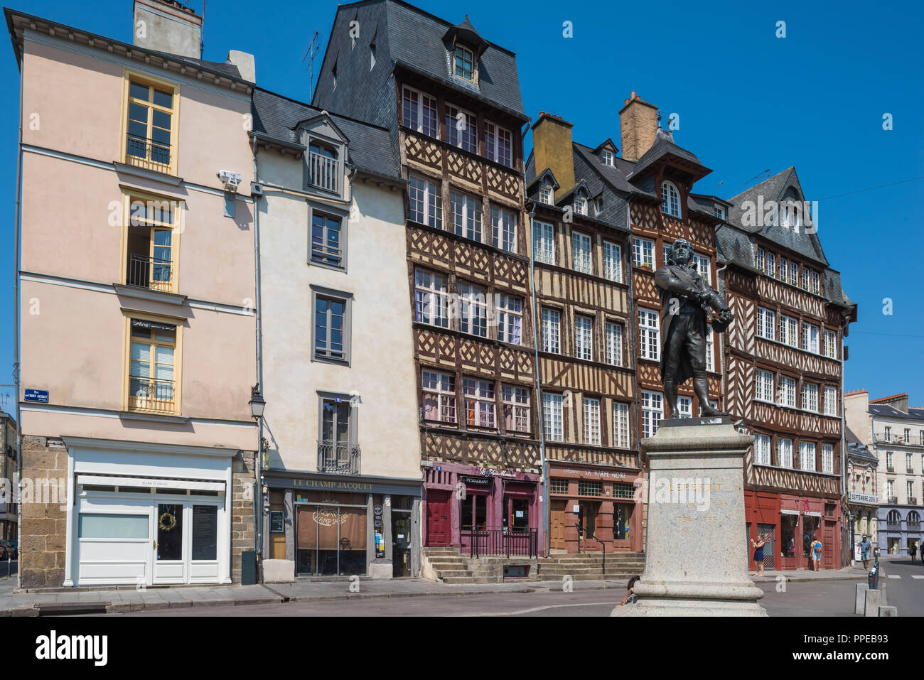 Rennes, Rue du Champ-Jacques, Statue Leperdit Stock Photo - Alamy
