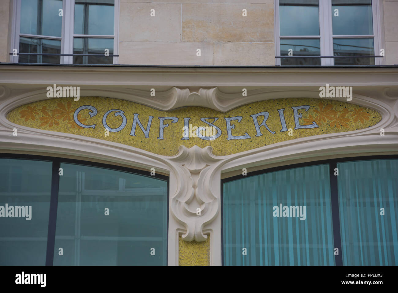 Paris, Geschäftshaus Felix Potin an der Rue de Rennes Stock Photo - Alamy