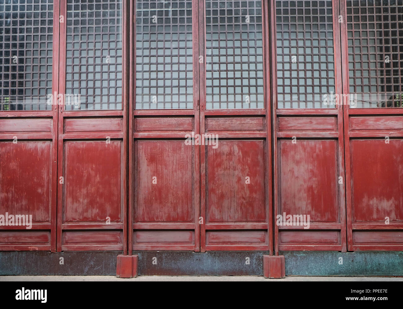 Chinese window door hi-res stock photography and images - Alamy