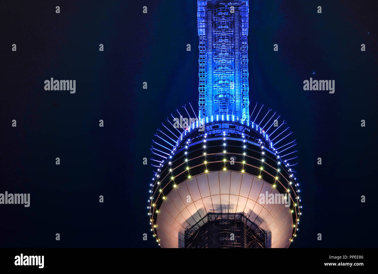 Shanghai tower bar hi-res stock photography and images - Alamy