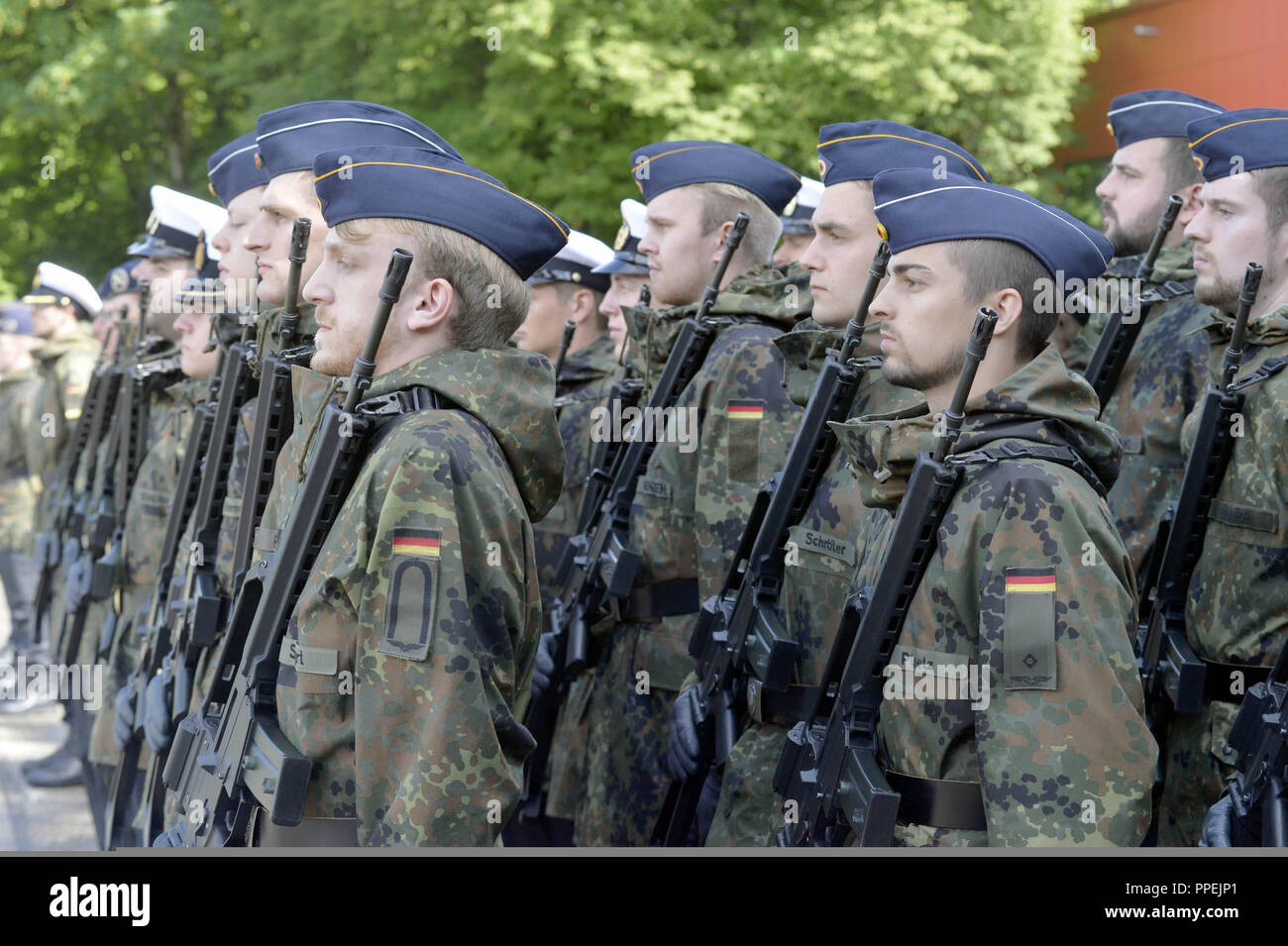 Bundeswehr uniform hi-res stock photography and images - Alamy