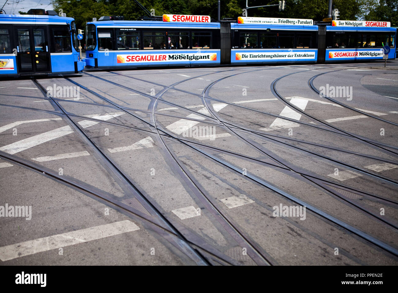 Two trams cross the Leonrodplatz in Munich. Planners of 'Arbeitskreis Attraktiver Nahverkehr' (AAN) (Working group for improving local traffic) want to connect the tram lines in the city. Stock Photo