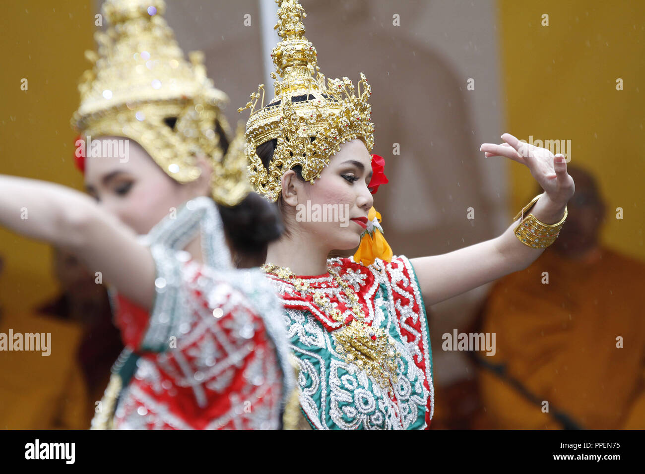 buddhist birth traditions