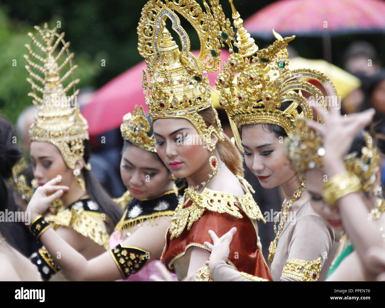 buddhist birth traditions