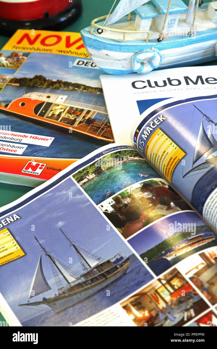 Travel agency brochures hi-res stock photography and images - Alamy