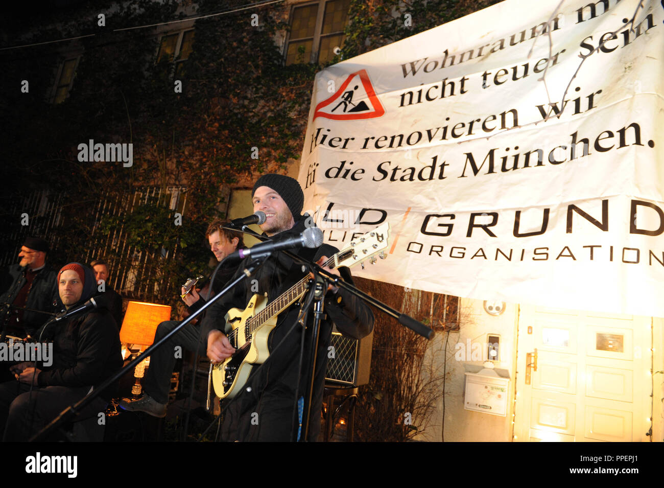 Action 'Reading with Music' before the city-owned residential building in the Muellerstraße. The band Sportfreunde Stiller on stage, Munich, Germany Stock Photo