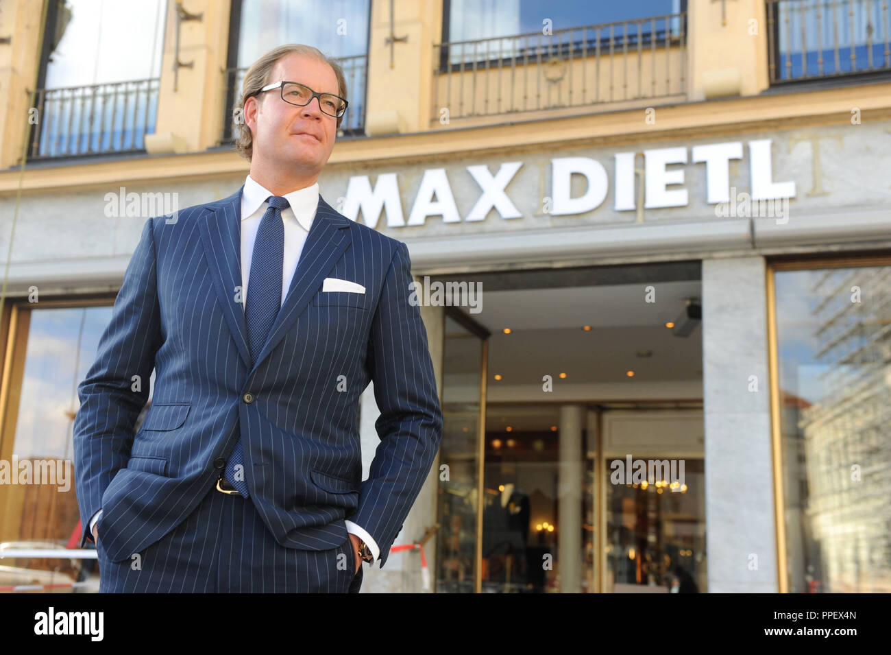 Man's clothier Max Dietl in front of his business in the Residenzstrasse 16. Stock Photo