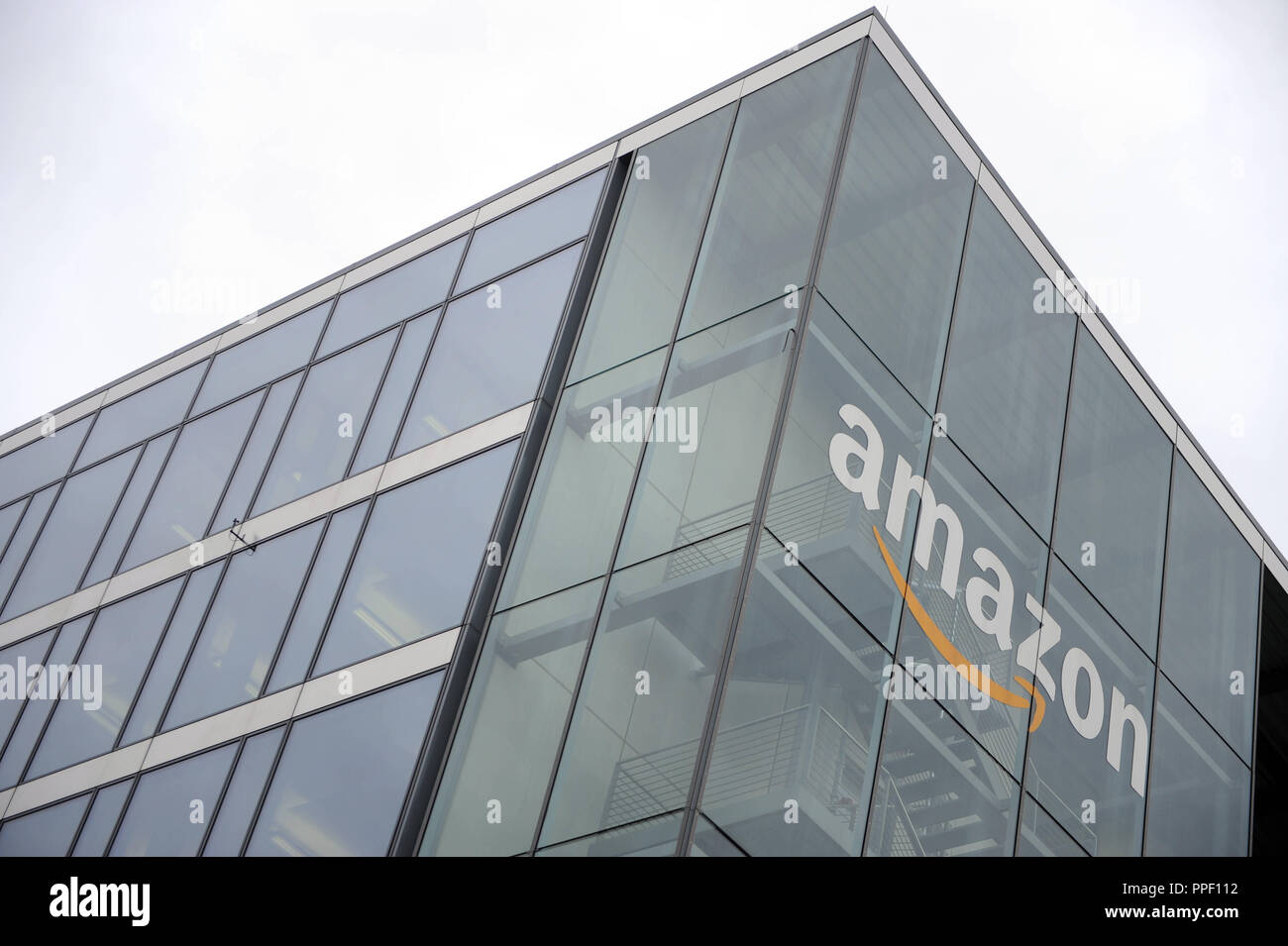 Amazon logo office building hi-res stock photography and images - Alamy