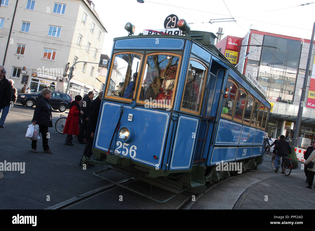 The re-commissioning of the tram line 19 celebrated with a historical tram, Munich, Germany Stock Photo