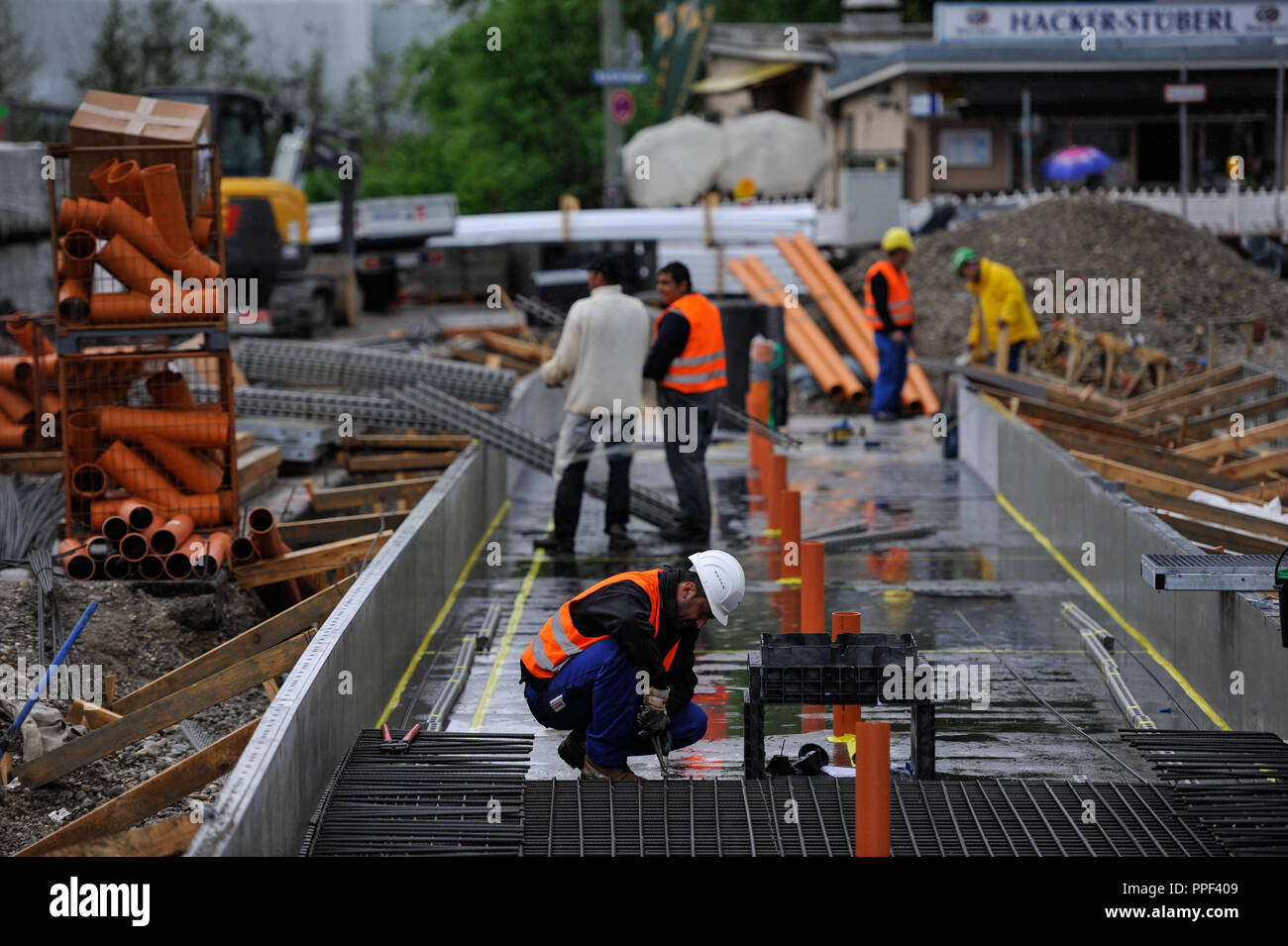 Extensive construction work in the Baeckerstrasse and at the Pasing ...