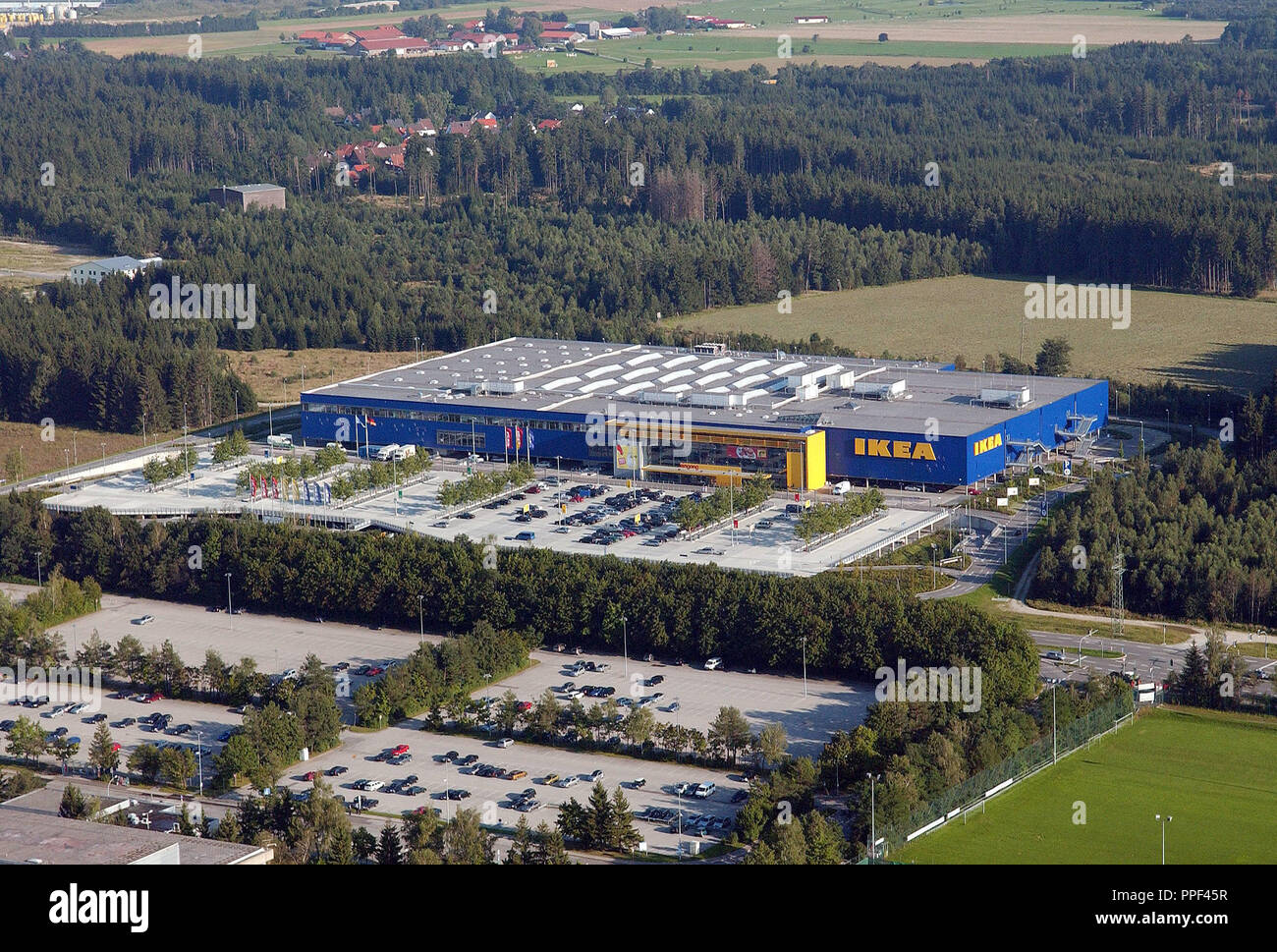 Aerial view of Taufkirchen, Brunnthal: Ikea, behind a vacant area, the current Metro site, then protective forest with buildings of IABG, then Gudrun settlement, behind Kirchstockach, left Ganser. Stock Photo