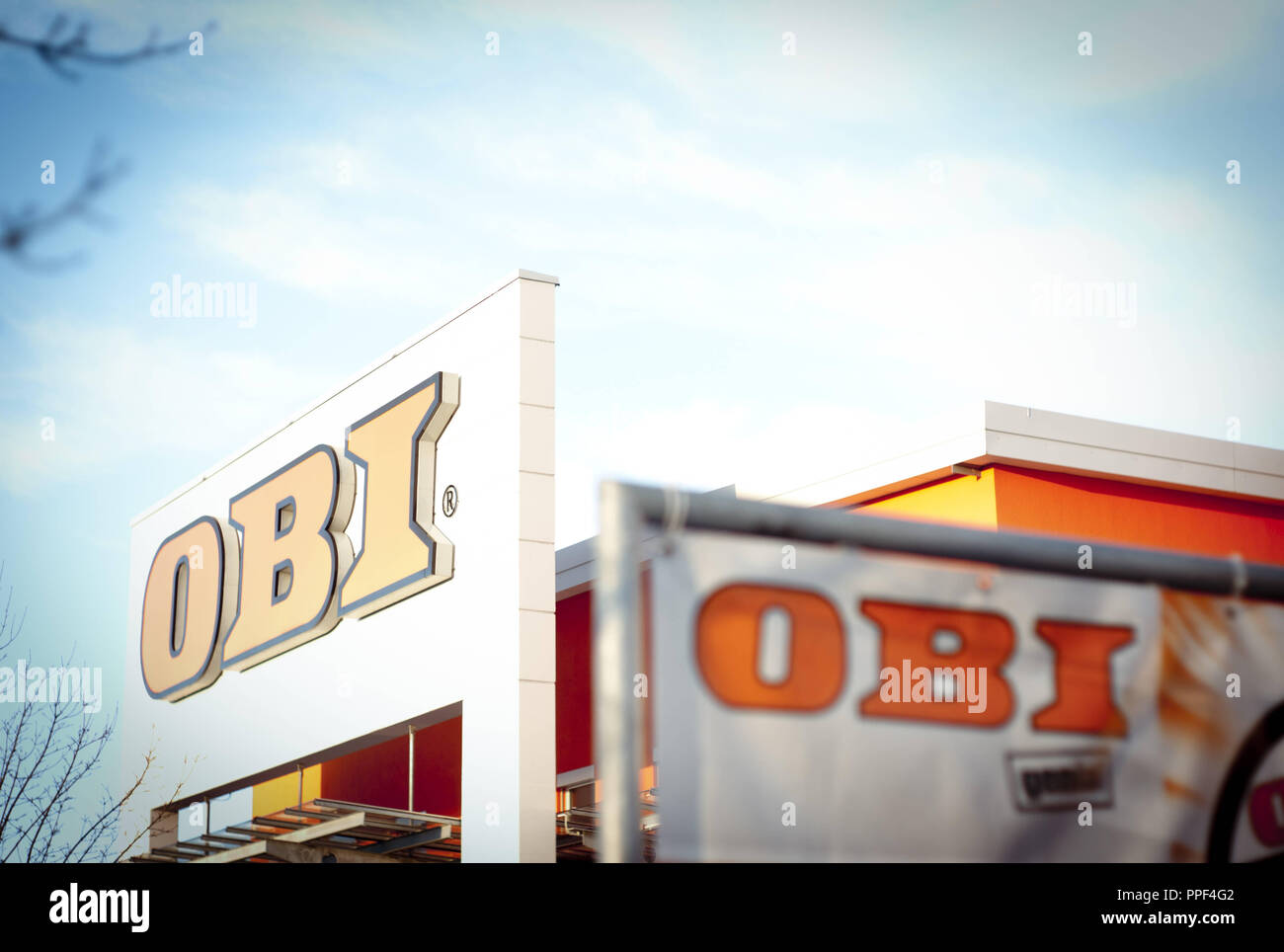 Logo at the Obi DIY store in Germering Stock Photo - Alamy