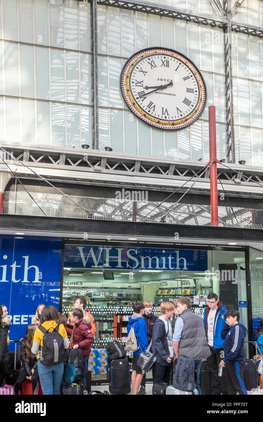 Analogue, clocks,clock, slow, by, several, minutes, at, Lime Street