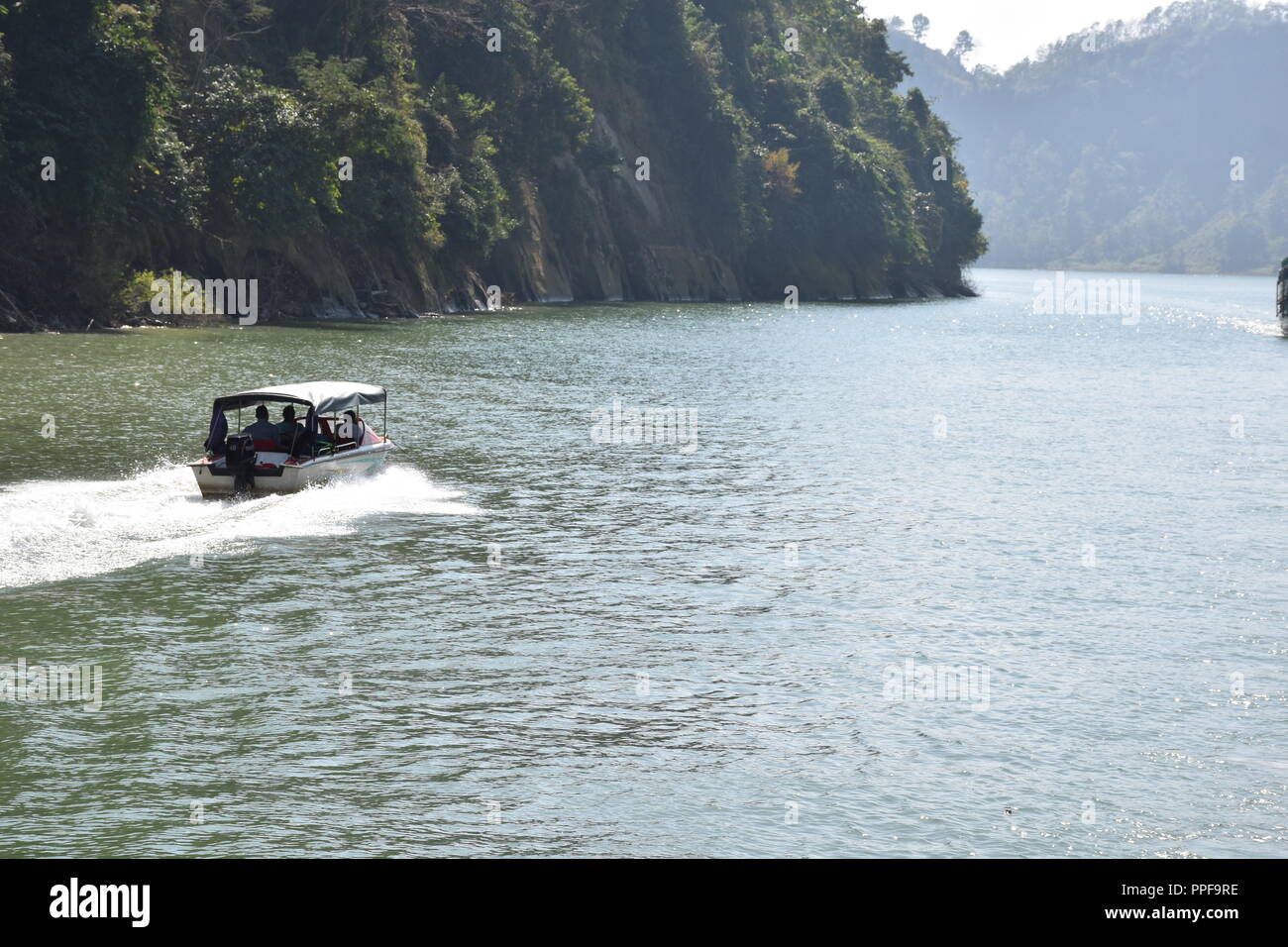 4k nature river hi-res stock photography and images - Alamy