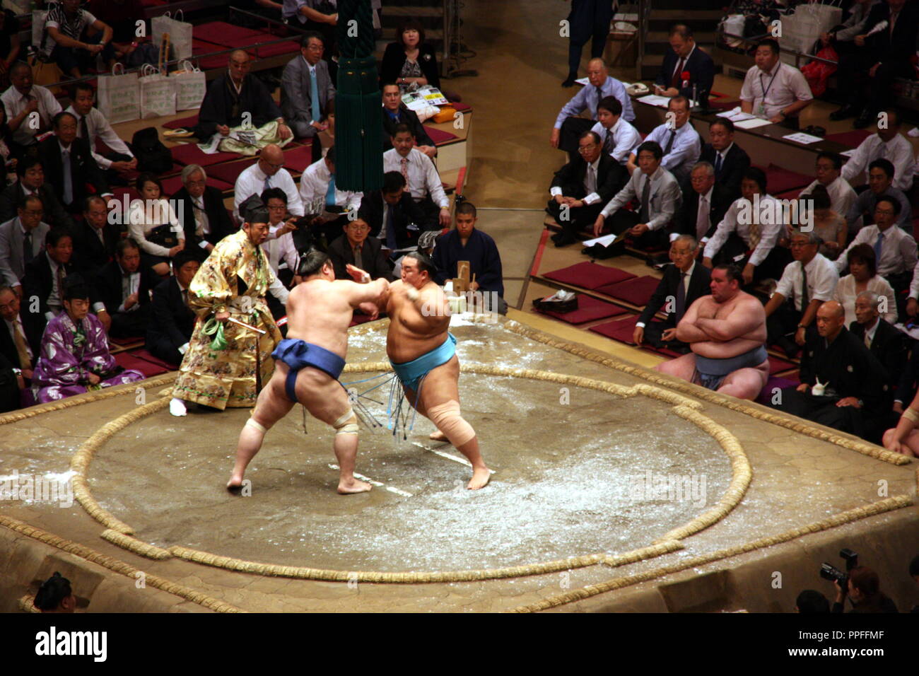 Sumo wrestling at Ryōgoku Kokugikan in Tokyo, Japan Stock Photo