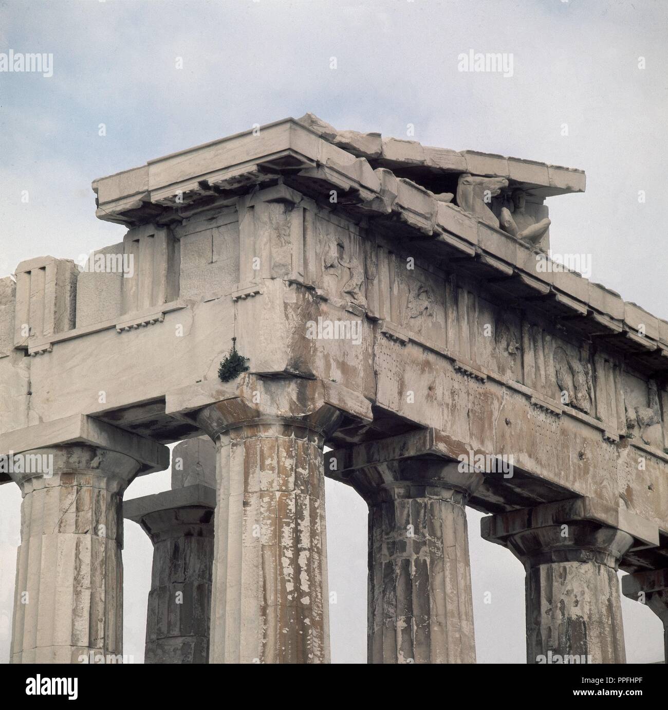 DETALLE DEL ENTABLAMENTO DEL PARTENON - TEMPLO DORICO CONSTRUIDO EN LA ...