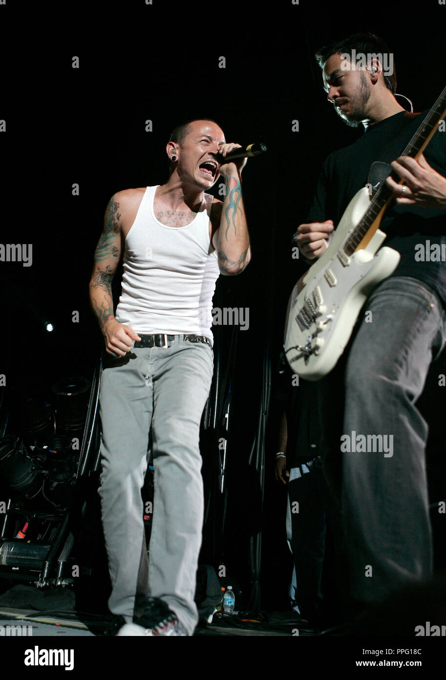 Chester Bennington (L) and Mike Shinoda with Linkin Park perform in concert at the Cruzan Amphitheatre in West Palm Beach, Florida on August 1, 2008. Stock Photo