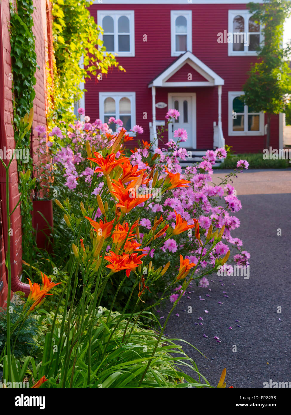 Pretty gardens and a historic house in the village of Chambly, Quebec Stock Photo