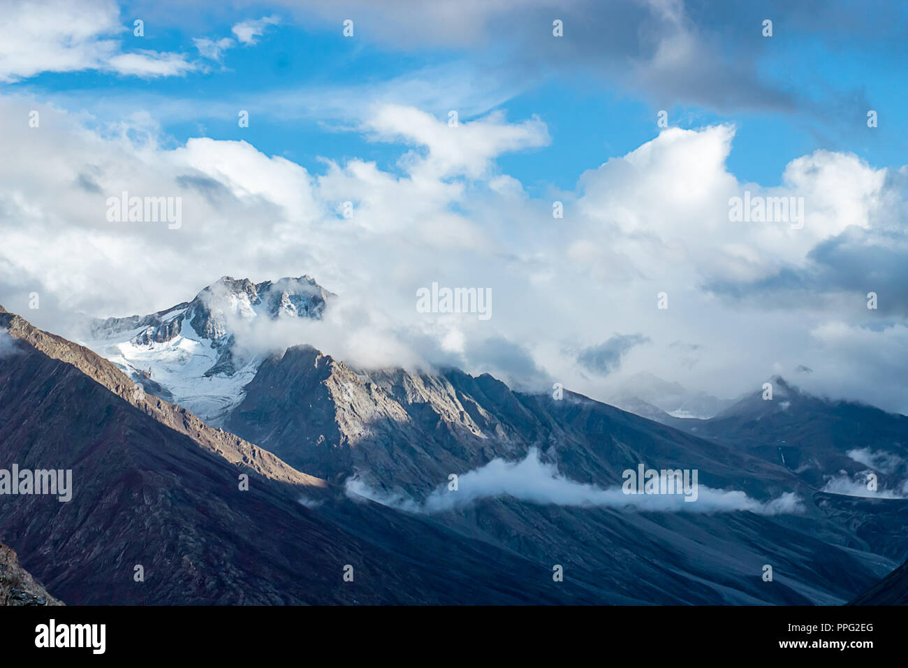 Beautiful himalaya snow hi-res stock photography and images - Alamy